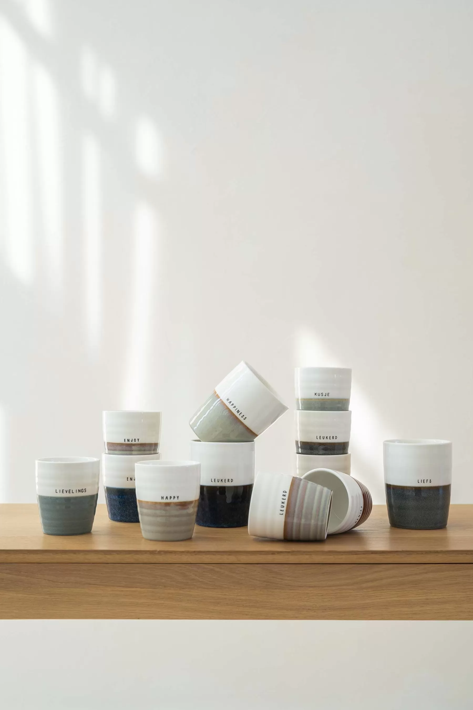 Online koffiemok enjoy donkerblauw/ wit Servies