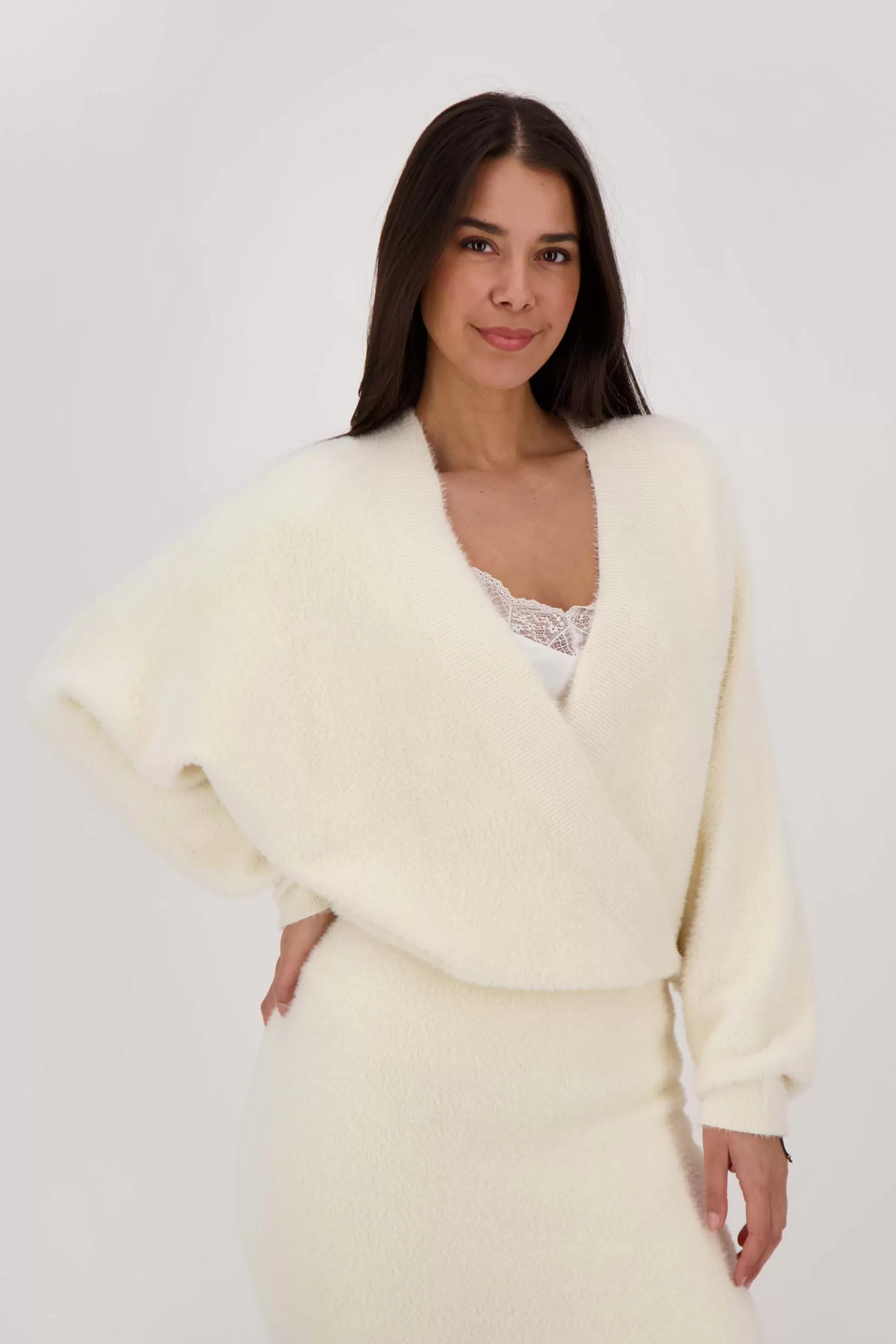 Discount wikkel trui in fluffy garen Truien